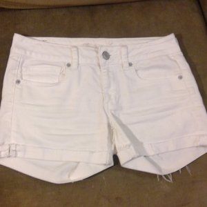 American Eagle Size 6 White Cutoff Jean Shorts